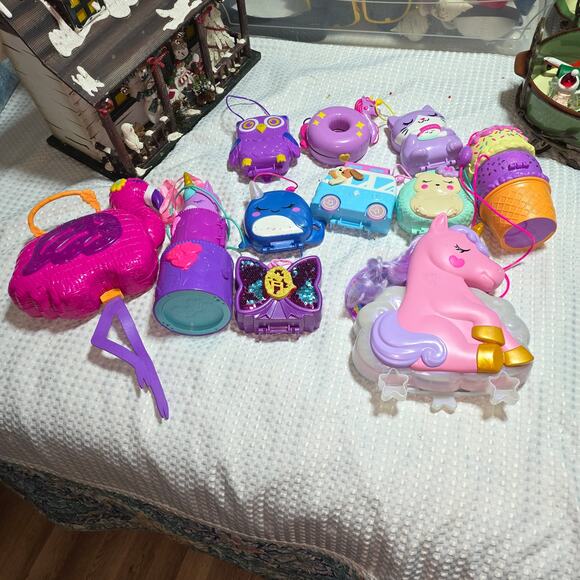 POLLY POCKETS 11 SETS OF DOLL HOUSES ALL FOR ONE